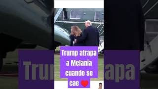 Trump atrapa a Melania cuando se cae [upl. by Finbur]