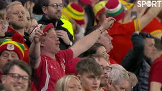 SPINETINGLING 🏴󠁧󠁢󠁷󠁬󠁳󠁿 Dafydd Iwan belts out Yma o Hyd before Wales vs Austria [upl. by Eetsirk]