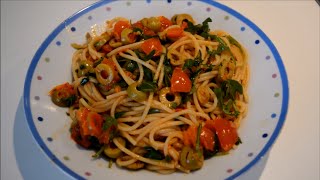 Spaghetti con pomodorini rucola e olive verdi  ricetta VEGAN [upl. by Zwiebel]