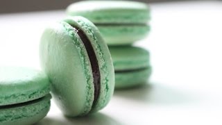 Chocolate Mint Macarons Recipe 민트 초코마카롱 만들기 ミント チョコレート マカロン  한세 hanse [upl. by Moira921]