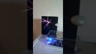 Bobine Tesla Amazon de 100000V   Amazon Tesla Coil teslacoil science amazon [upl. by Namhcan]