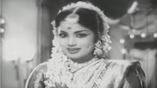 Kunguma Pottu Kulunguthadi  P Susheela S Janaki Superhit Song HD [upl. by Mcdermott410]