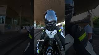 Por eso los motociclistas son fuertes shorts bike viral moto [upl. by Nennarb]