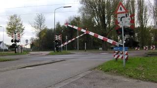 SpoorwegovergangRailroad crossing Delft Zuiderlaan NL tram [upl. by Rabka81]