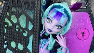 2nd g3 twyla monster high skulltimate secrets neon frights twyla doll review and unboxing [upl. by Eleni]