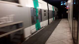 RER A  Départ dun MI09 QHOM en Gare de Cergy–Préfecture [upl. by Omrelliug187]