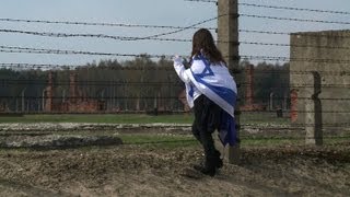 8000 participants à la Marche des Vivants à AuschwitzBirkenau [upl. by Monroy439]