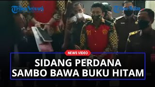 Ferdy Sambo Pakai Batik dan Pegang Buku Hitam saat Sidang Perdana [upl. by Bortz]