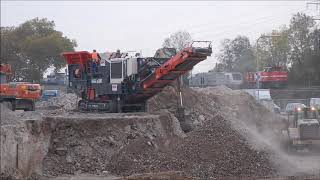 Bagger Hitachi 210 W CAT 323D und mobiler Brecher [upl. by Kathe987]