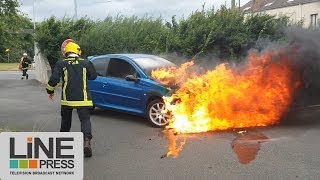 Feu de voiture accidentel car fire  Saclay 91  France 30 juillet 2013 ©Line Press [upl. by Chanda416]