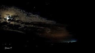 Eine wunderschöne Nacht mit Sternschnuppen Mond und Polarlichter [upl. by Naimaj]