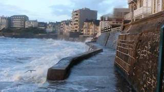 SaintMalo  Coup de vent et Forte Marée Springflut  High Tide [upl. by Billie]