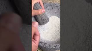 Cómo curar su molcajete de piedra volcánica cocinadeignacio molcajete comocurarelmolcajete [upl. by Atiz]