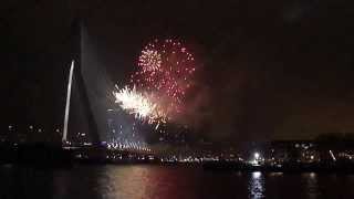 Vuurwerk Rotterdam 2013  2014 Erasmusbrug HD [upl. by Davine]