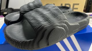 ADILETTE 22 CARBON VS Yeezy slides [upl. by Nelaf]