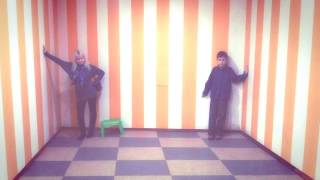 Ames Room Optical Illusion [upl. by Anatnahs]