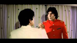 Hindi Film  Namak Halaal  Drama Scene  Amitabh Bachchan  Shashi Kapoor  Namak Halal Arjun [upl. by Dewitt]