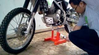 Bike Stand Hidrolik Paddockuntuk trail enduro cross supermoto dirtbike [upl. by Hellman629]