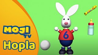 HOPLA IS AAN HET VOETBALLEN ⚽  HOPLA 🐇  Nederlandse Kinderseries  MojiTV [upl. by Aij]