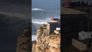 Pedro Scooby surfando a bomba em Nazaré gigantesdenazaré [upl. by Selemas]