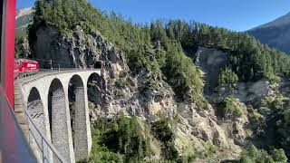 Fahrt über das LandwasserViadukt mit der Rhätischen Eisenbahn  bei Filisur in der Schweiz [upl. by Kessel442]