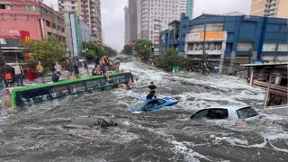 Mass evacuation in the Philippines The river embankment broke floods submerged Manila [upl. by Carrissa]