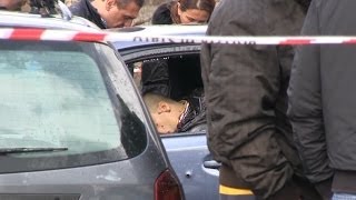 Napoli  Agguato a Secondigliano ucciso affiliato al clan Licciardi 290114 [upl. by Vtehsta125]