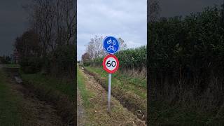 60 op een fietsbromfietspad [upl. by Lingwood]