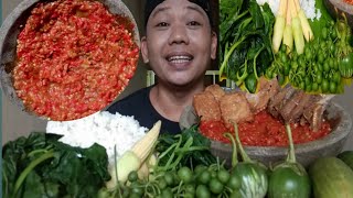 MUKBANG SAYURAN MENTAH LEUNCA JAGUNG MUDA TERONG TIMUN BAYAM TEMPE GORENG IKAN ASIN SAMBAL [upl. by Fabyola]