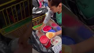 Sirviendo un taco con arroz y pollo en mole en la CDMX shorts [upl. by Retepnhoj]