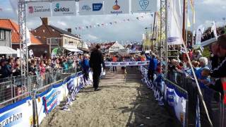 Oppermachtige Tim Pleijte wint Kustmarathon [upl. by Millwater391]