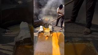 गन्ने के रस का गुड़ कैसे बनता है  how to make jaggery in factory ytshorts jaggery [upl. by Eng444]