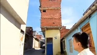 Moradores de Paraisópolis SP usam a criatividade para aproveitar espaços [upl. by Merwyn]