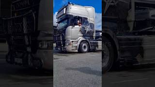 🚛💨 SARANTOS SCANIA R V8 Power Open pipe sound 🤩 Ciney scania v8sound truck lkw truckshow [upl. by Maritsa]