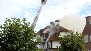 Brand in huis met rieten dak Gooweg Noordwijkerhout 2 [upl. by Flo]