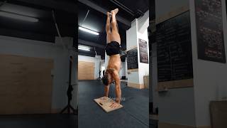 Flexión de pino handstandworkout calisthenics workout fuerza crossfit tips hombros [upl. by Rajiv79]