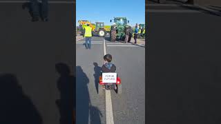 Vídeo de las protestas de los agricultores y ganaderos [upl. by Garin]