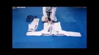 Aprende a doblar tu kimono de Jiu Jitsu brasileño  Learn how to fold you BJJ gi [upl. by Florin]