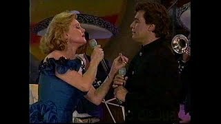 Juan Gabriel y Rocio Durcal El Destino en el Festival Acapulco 97 [upl. by Tlevesoor186]