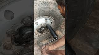 Hub bolt tool Easy open hub bolt with tool 🤔eicherlover mechenical machenical eicherbus eicher [upl. by Meghan]