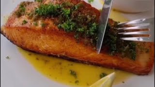 SALMON FOR DINNER IN 10 MINS EASY with lemon butter sauce shorts [upl. by Dwane]