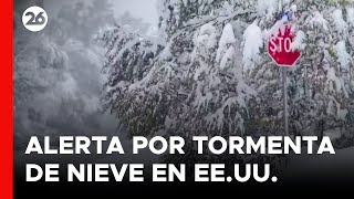 EEUU  Intensas nevadas de hasta 30 centímetros en Denver [upl. by Lletnuahs]