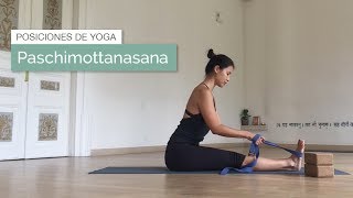 Posición de Yoga Paschimottanasana postura de la pinza sentada [upl. by End]