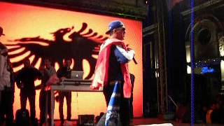 Unikkatil ft Klepto  Kuq e zi  live performance  25 Vjet Plis [upl. by Intruok126]