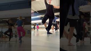 Tendue in 5th tendue balletclass balletbarre contemporaryballet balletfeet dancetraining dans [upl. by Amitaf]