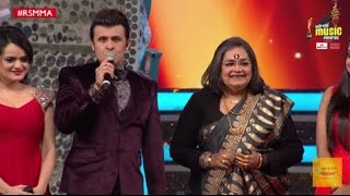 Usha Uthup receives the lifetime achievement award at the Royal Stag Mirchi Music Awards  RSMMA [upl. by Lemrej]