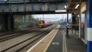 Great Northern Class 387 Electrostar and Gatwick Express unit Passing Harringay Station [upl. by Moersch]