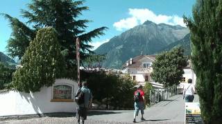 Machtzentrum der ehemaligen Grafen von Tirol  Dorf Tirol [upl. by Drarreg444]