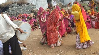 Rajasthan culture Dhol dance  गाँव मे अभी भी यह परम्परा मौजूद है Marwadi woman dhol dance video [upl. by Anehsat272]