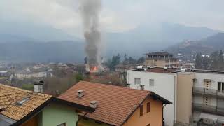 Incendio nel centro di Levico [upl. by Nnalatsyrc]